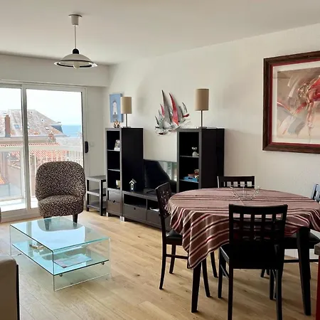 Agreable Balcon Parking Apartment